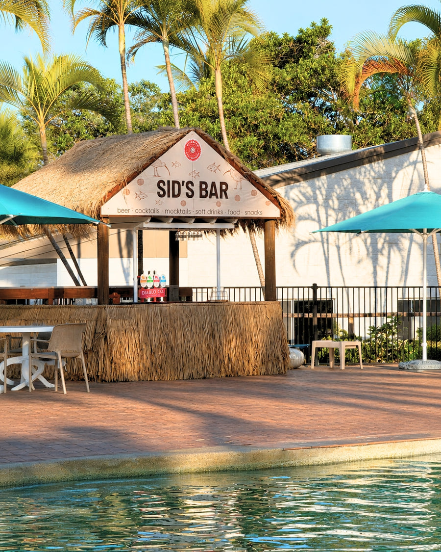 Cocktail & Tiki Bars
