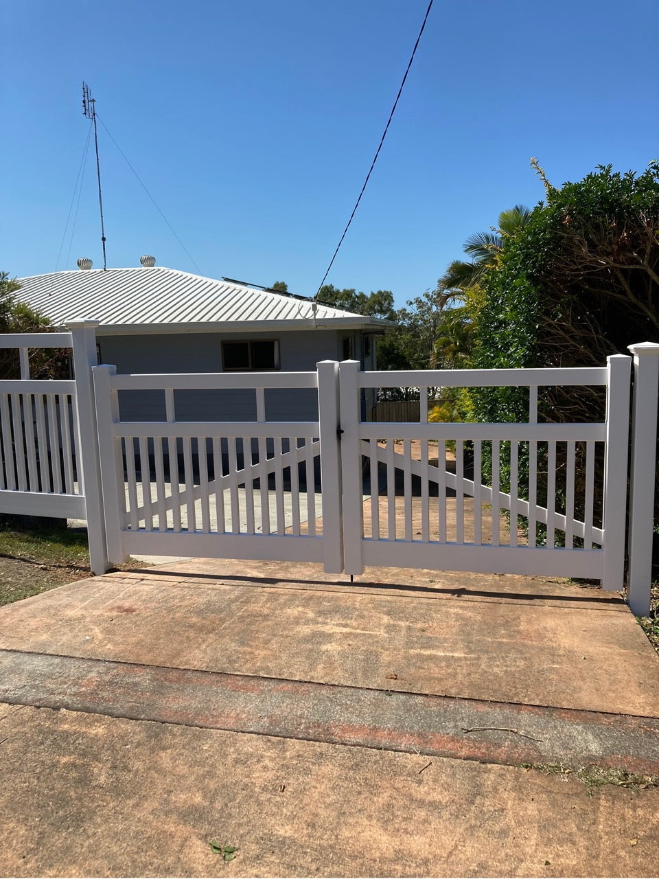 PVC Heritage Picket Fence Gate – Island Outdoors Australia